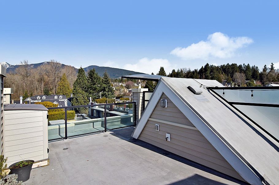 64 728 W 14th Street North Vancouver, BC - 32