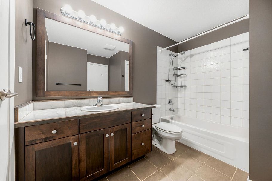 62 1930 Cedar Village Crescent North Vancouver, BC - 21