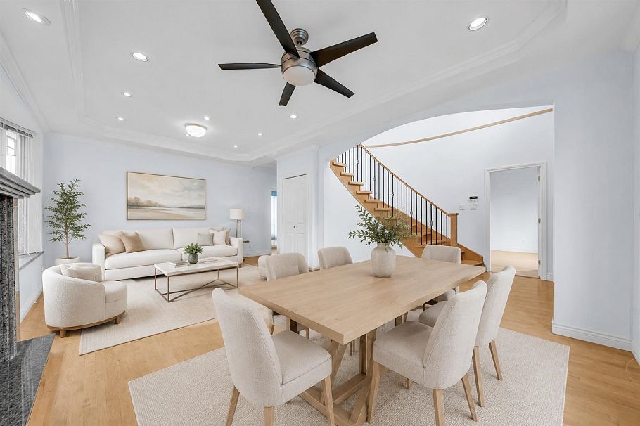 213 W 28th Street North Vancouver, BC - 3