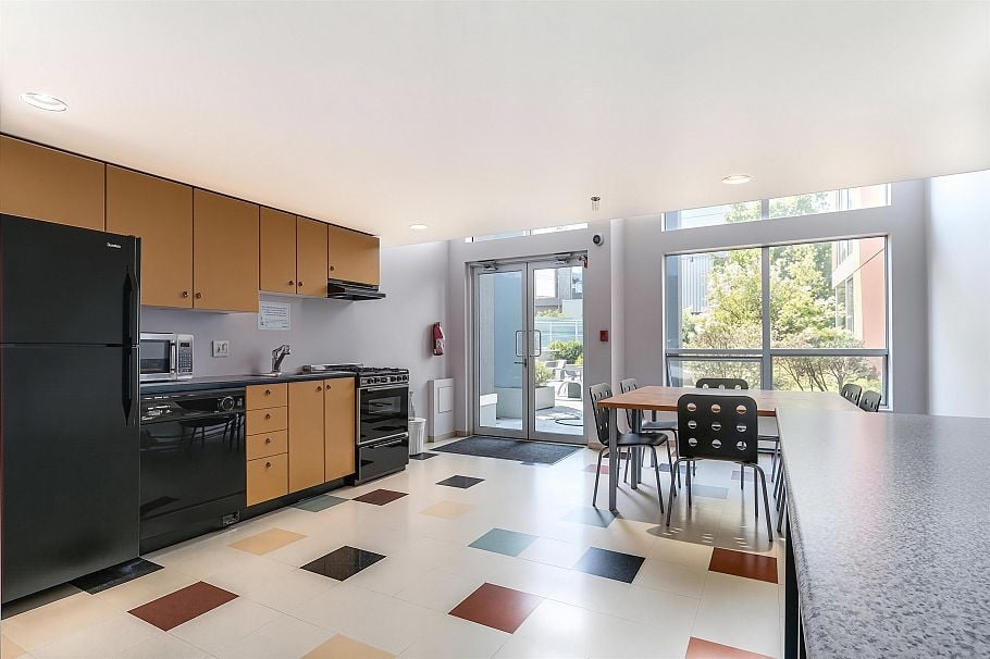 1006 933 Seymour Street Vancouver, BC - 2