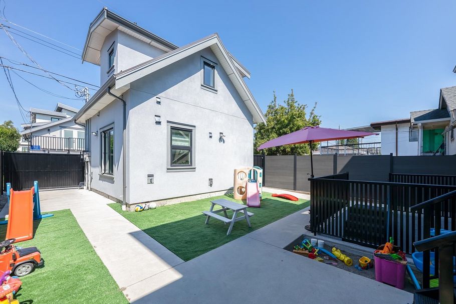 425 E 56th Avenue Vancouver, BC - 27