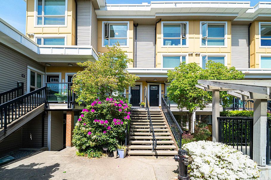 64 728 W 14th Street North Vancouver, BC - 25