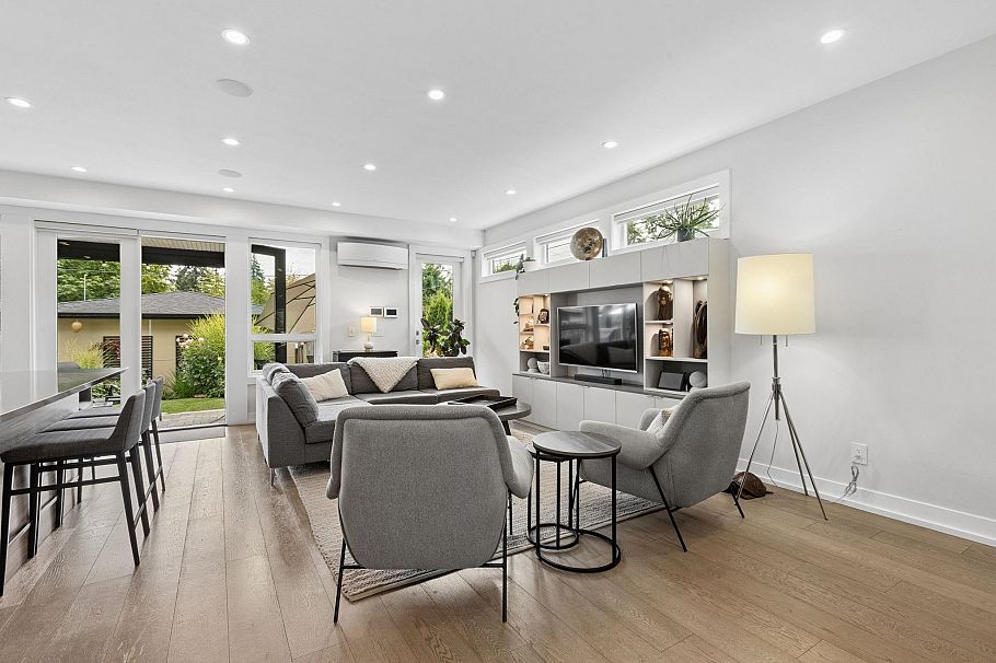 351 W 21st Street North Vancouver, BC - 14