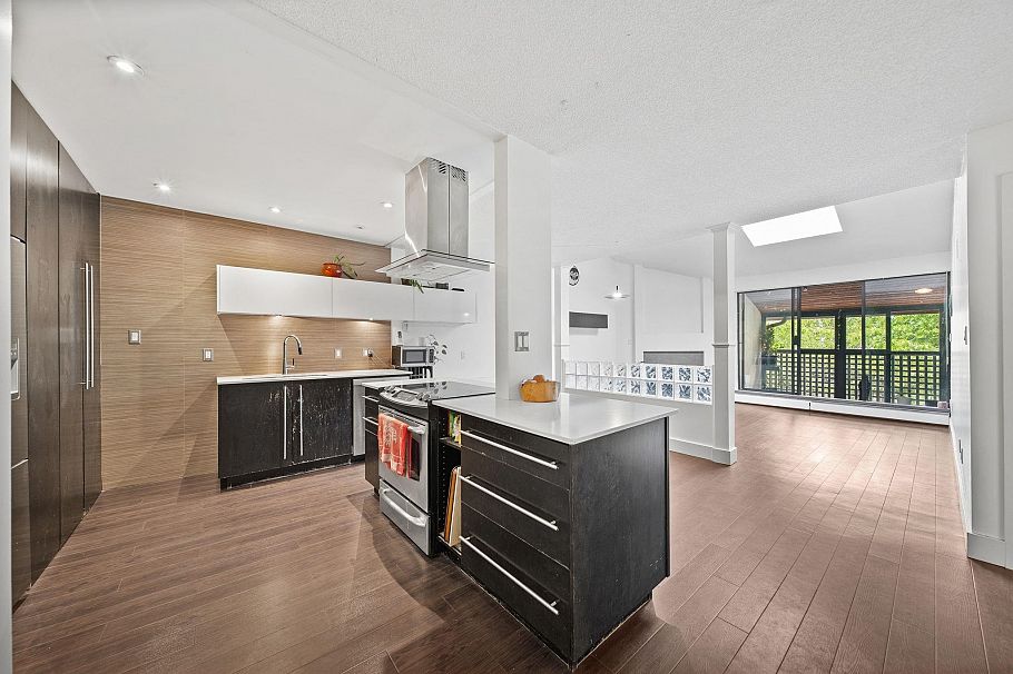 304 141 W 13th Street North Vancouver, BC - 7