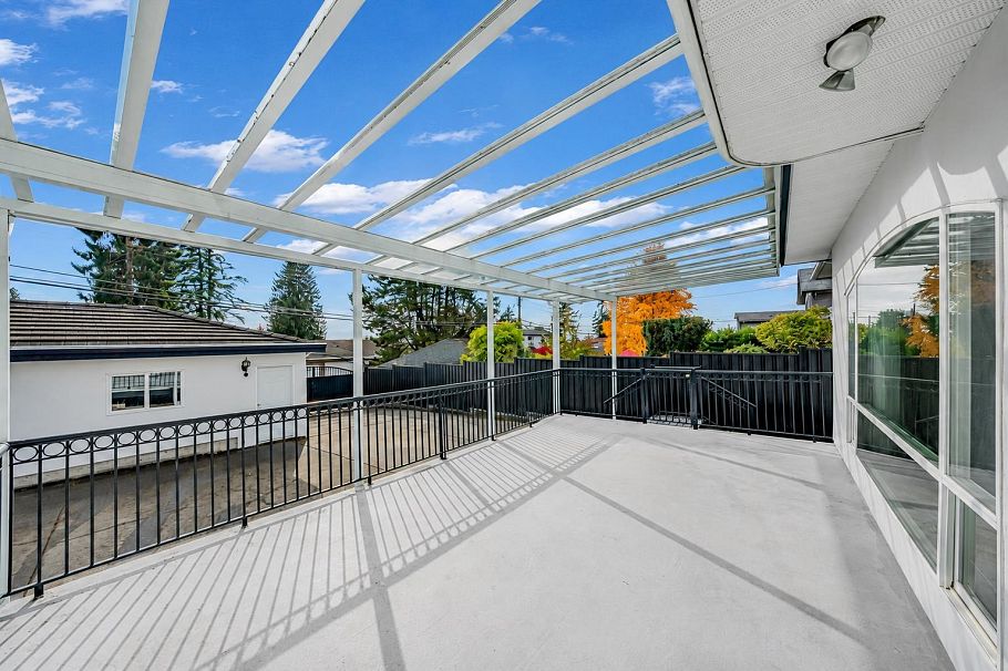 213 W 28th Street North Vancouver, BC - 18