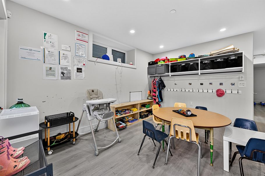 425 E 56th Avenue Vancouver, BC - 36