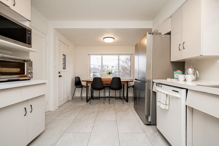 134 W 40th Avenue Vancouver, BC - 6