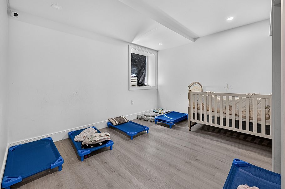 425 E 56th Avenue Vancouver, BC - 37