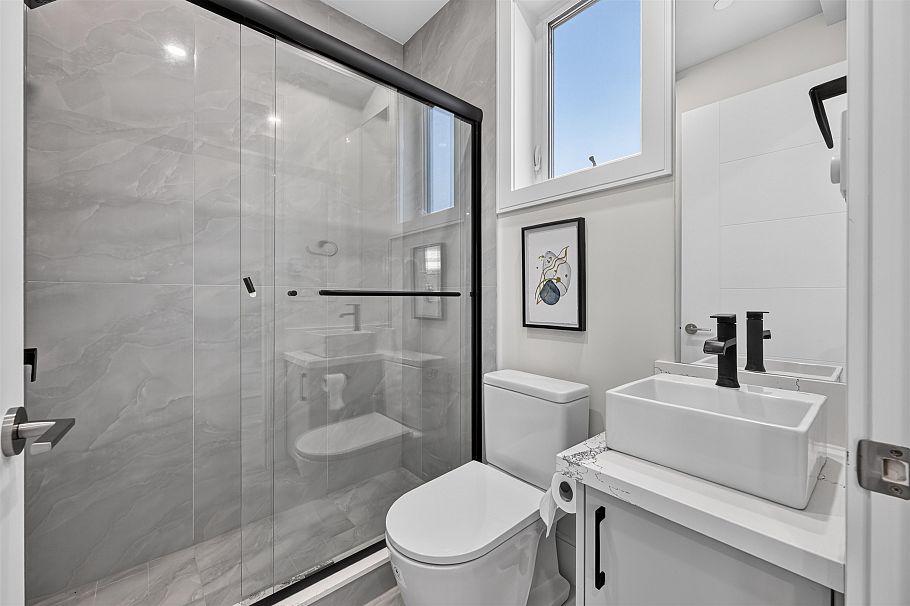 425 E 56th Avenue Vancouver, BC - 31