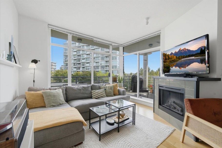 512 298 E 11th Avenue Vancouver, BC - 4