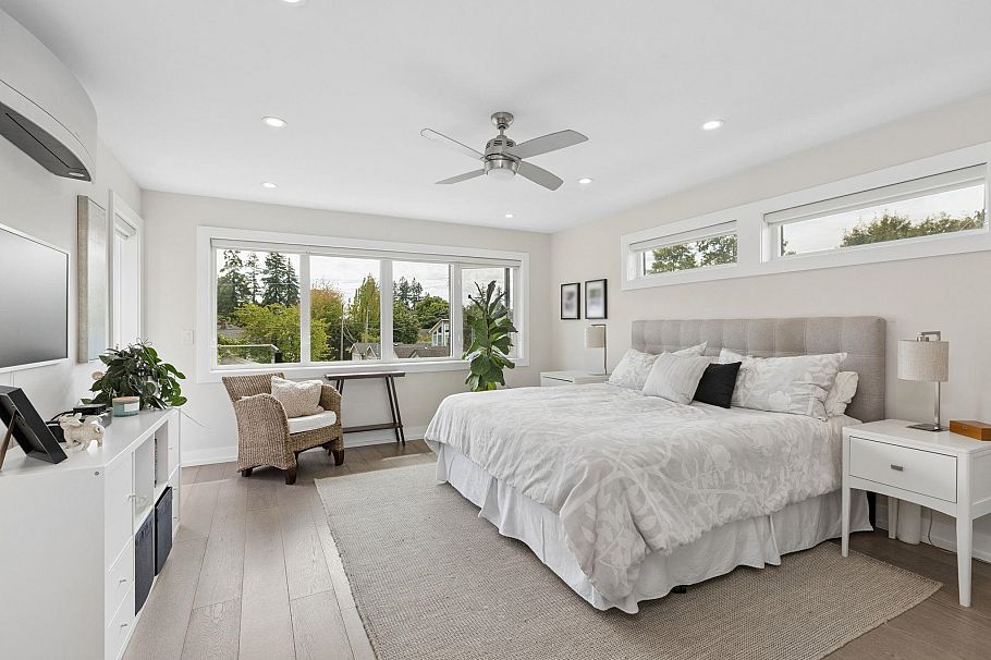 351 W 21st Street North Vancouver, BC - 21