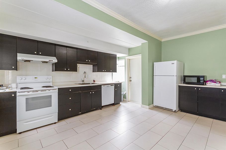 2119 E 30th Avenue Vancouver, BC - 4