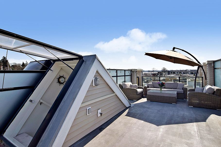 64 728 W 14th Street North Vancouver, BC - 30