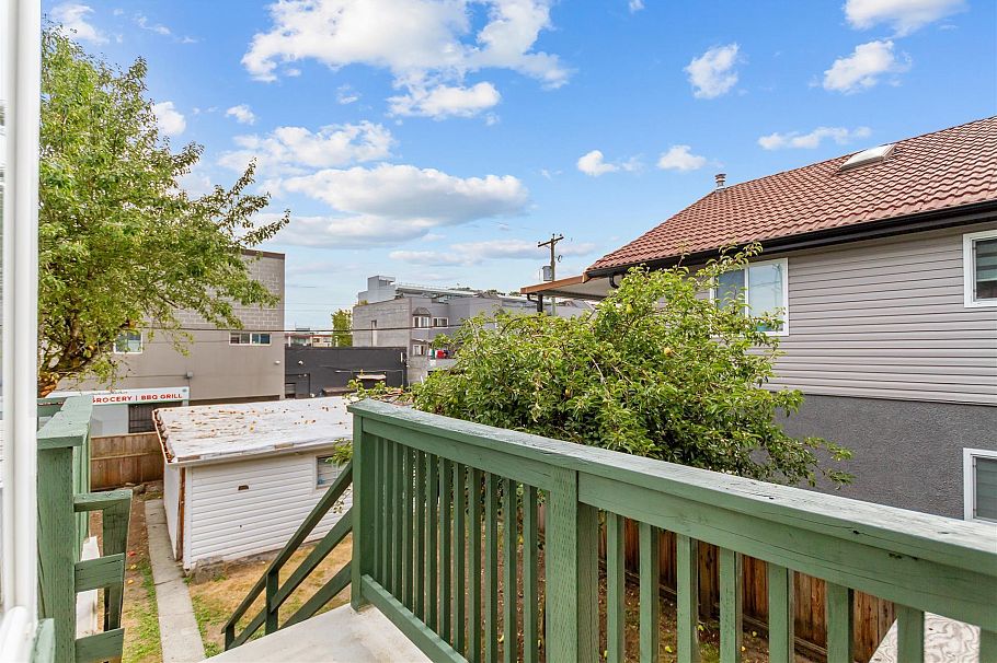 2119 E 30th Avenue Vancouver, BC - 19