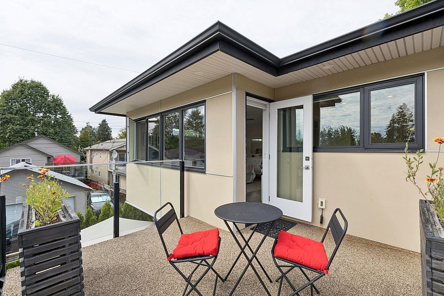 351 W 21st Street North Vancouver, BC - 25