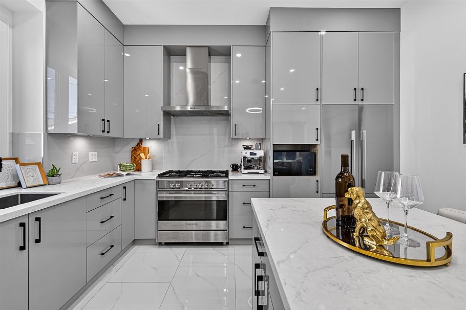 425 E 56th Avenue Vancouver, BC - 12