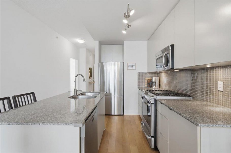 512 298 E 11th Avenue Vancouver, BC - 7