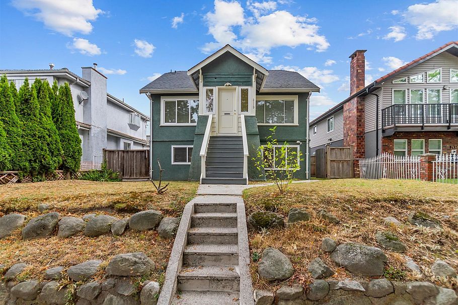 2119 E 30th Avenue Vancouver, BC - 1