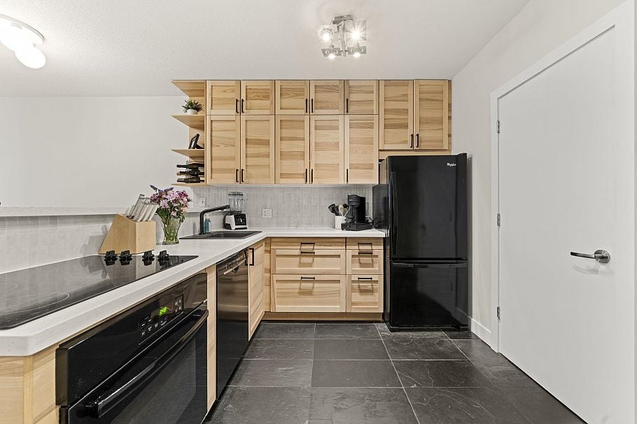 808 1177 Hornby Street Vancouver, BC - 2
