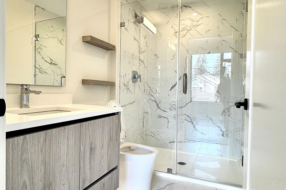 211 8398 Oak Street Vancouver, BC - 3
