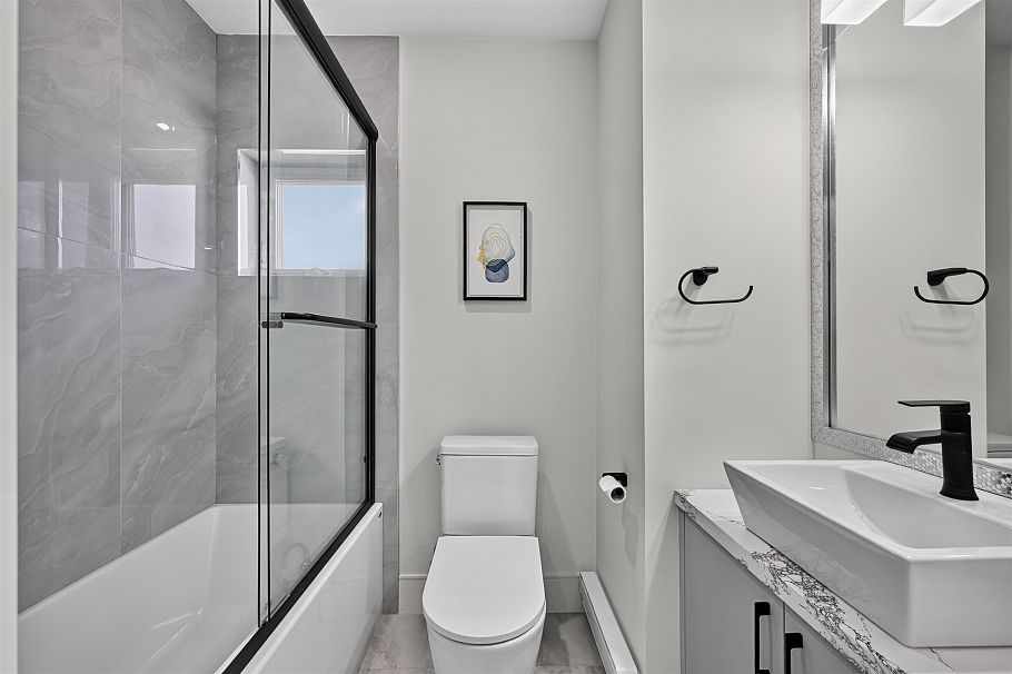 425 E 56th Avenue Vancouver, BC - 33