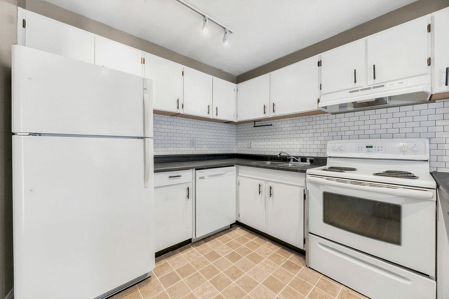 62 1930 Cedar Village Crescent North Vancouver, BC - 8