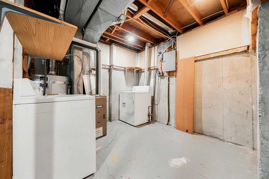 62 1930 Cedar Village Crescent North Vancouver, BC - 24