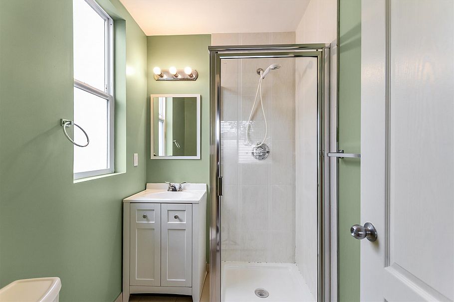 2119 E 30th Avenue Vancouver, BC - 7