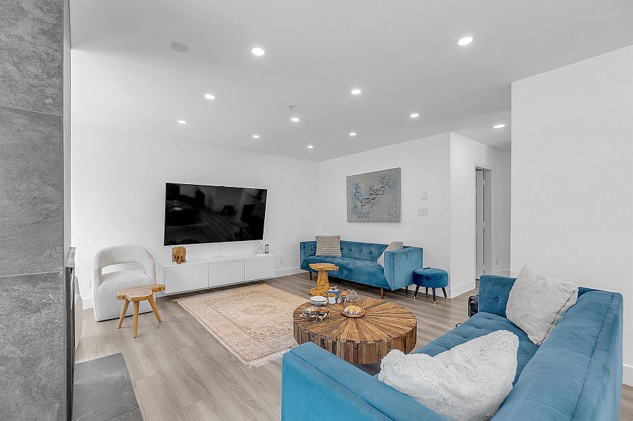 8 2425 Edgemont Boulevard North Vancouver, BC - 7