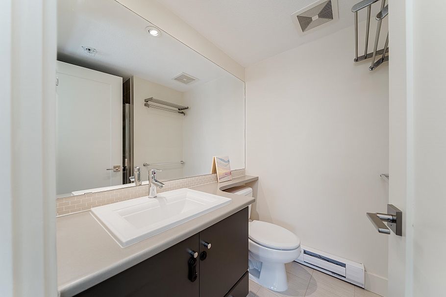 64 728 W 14th Street North Vancouver, BC - 19