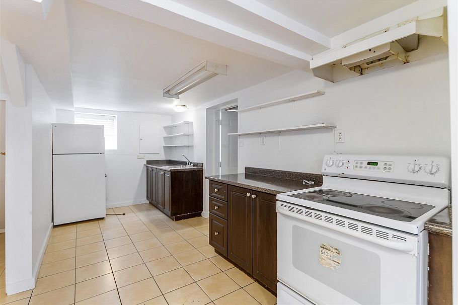 2119 E 30th Avenue Vancouver, BC - 12