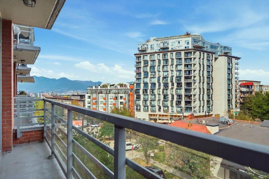 512 298 E 11th Avenue Vancouver, BC - 17