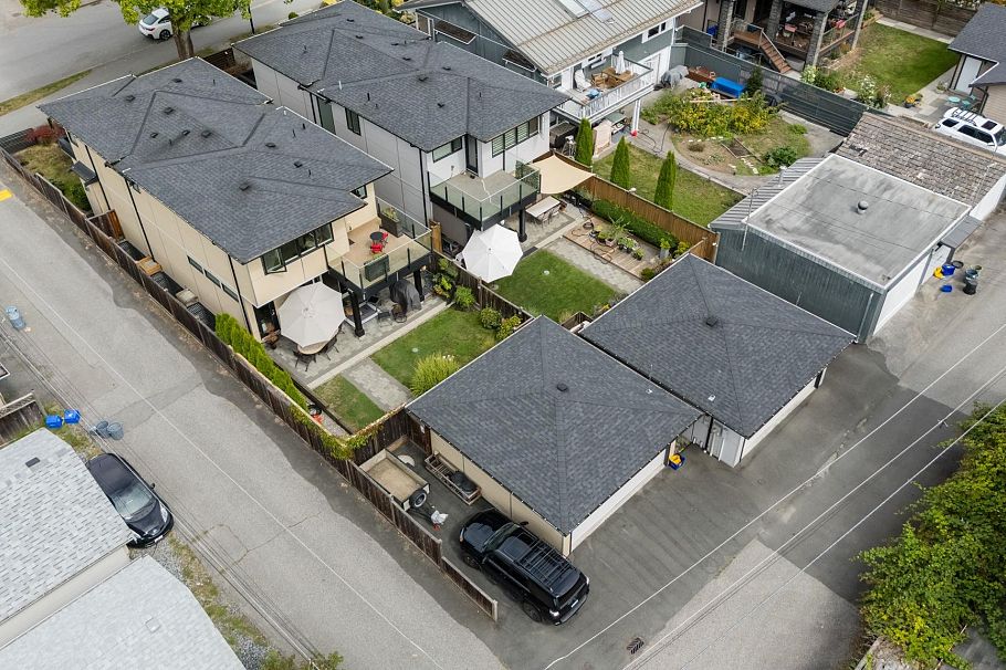 351 W 21st Street North Vancouver, BC - 39