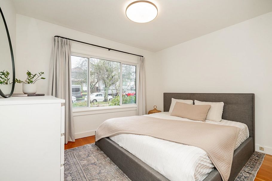 134 W 40th Avenue Vancouver, BC - 9