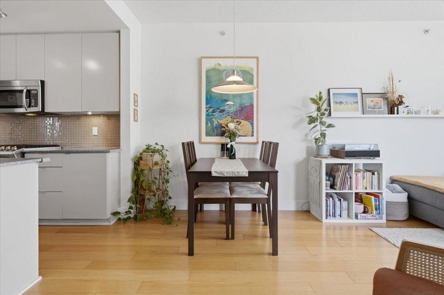 512 298 E 11th Avenue Vancouver, BC - 8