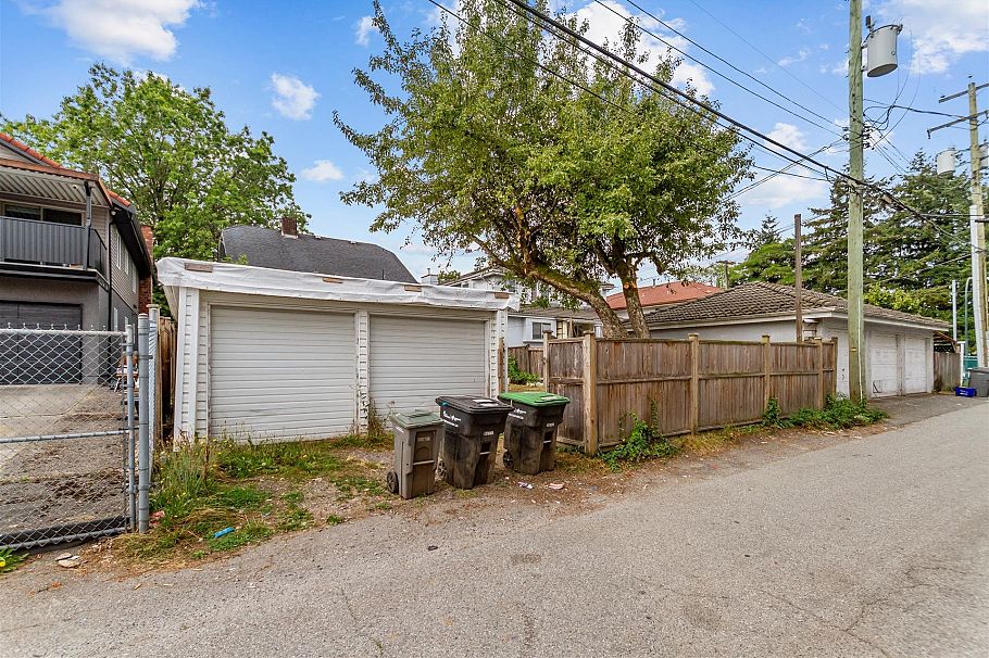 2119 E 30th Avenue Vancouver, BC - 20
