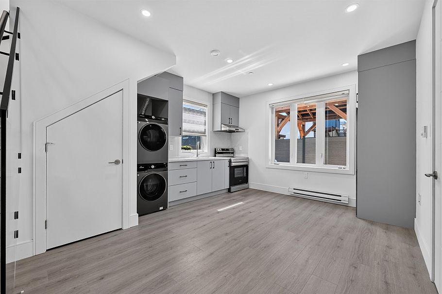 425 E 56th Avenue Vancouver, BC - 30