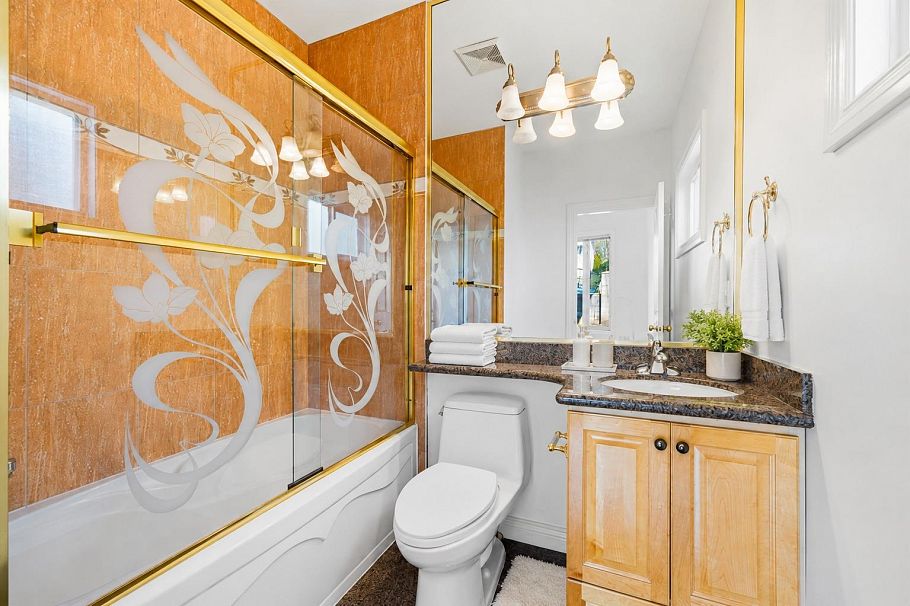 213 W 28th Street North Vancouver, BC - 14