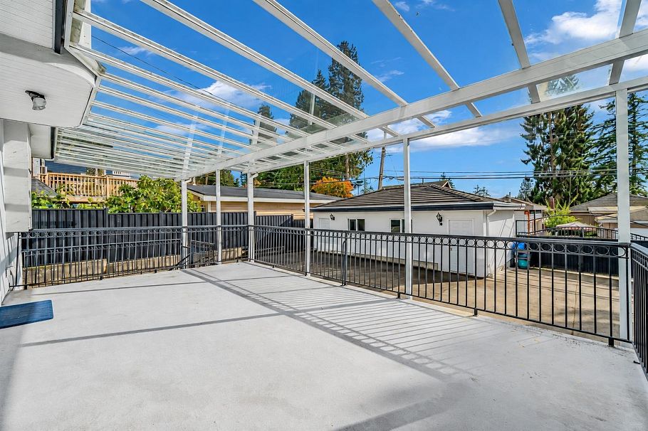 213 W 28th Street North Vancouver, BC - 19