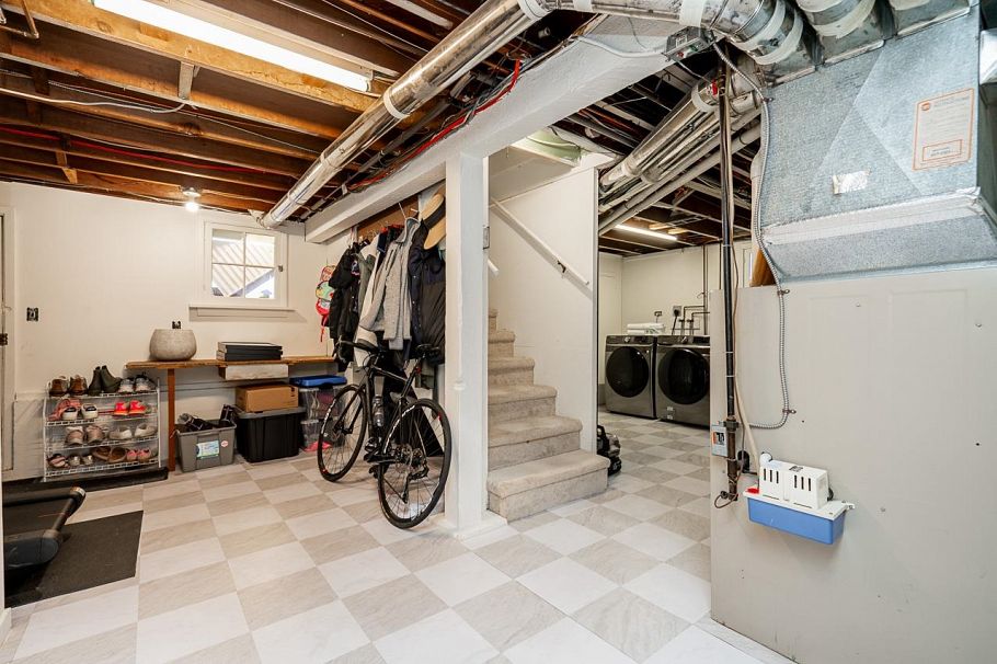 134 W 40th Avenue Vancouver, BC - 23