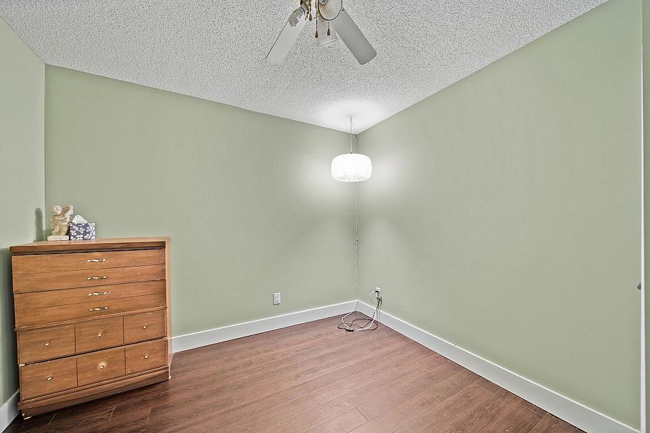 304 141 W 13th Street North Vancouver, BC - 17