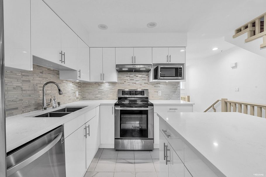 3396 Cobblestone Avenue Vancouver, BC - 3