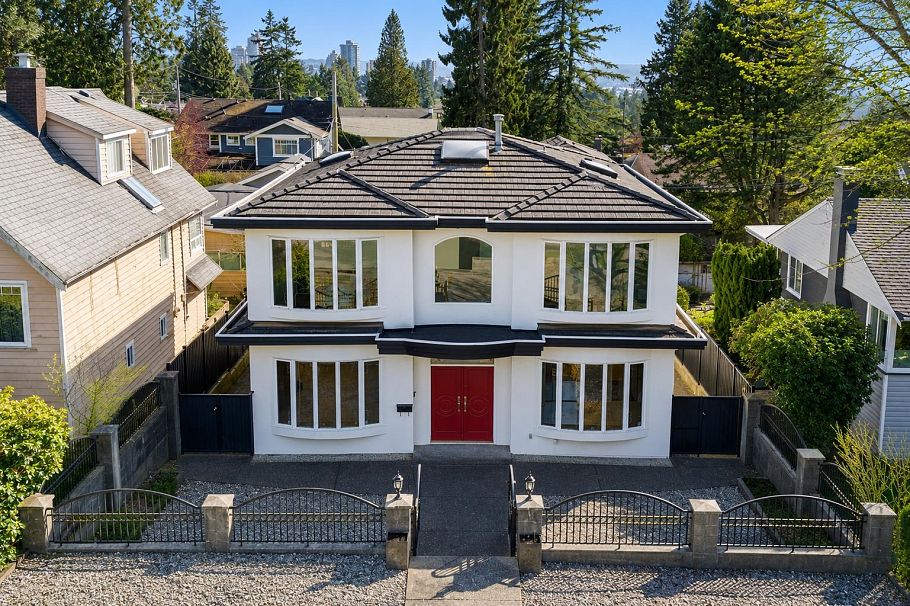 213 W 28th Street North Vancouver, BC - 1