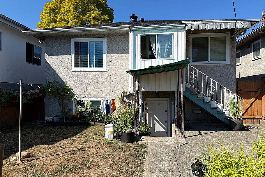 374 E 54th Avenue Vancouver, BC - 22
