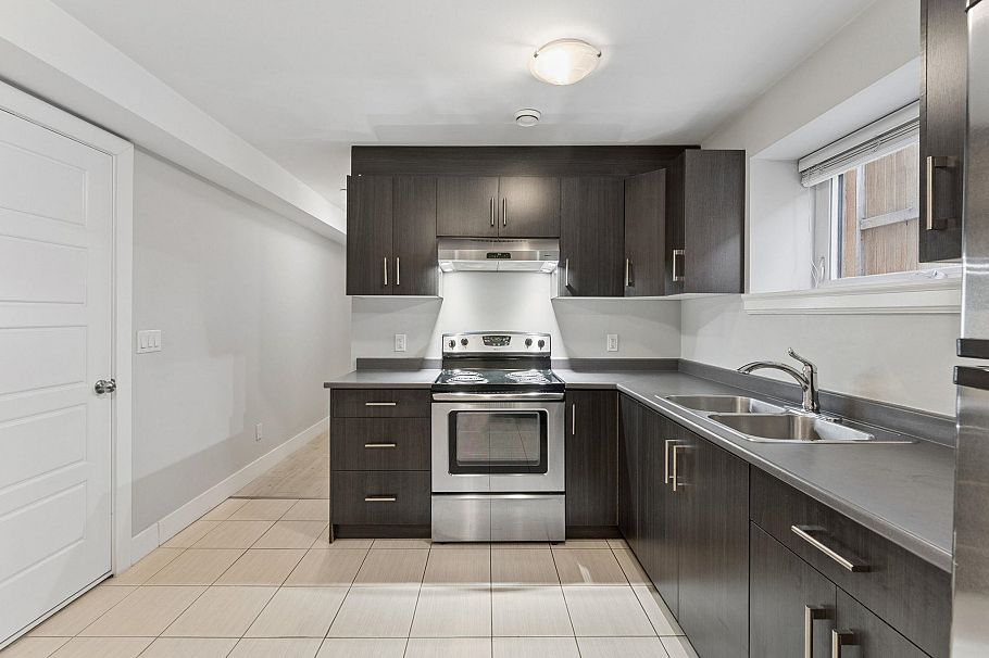 3233 Grant Street Vancouver, BC - 24