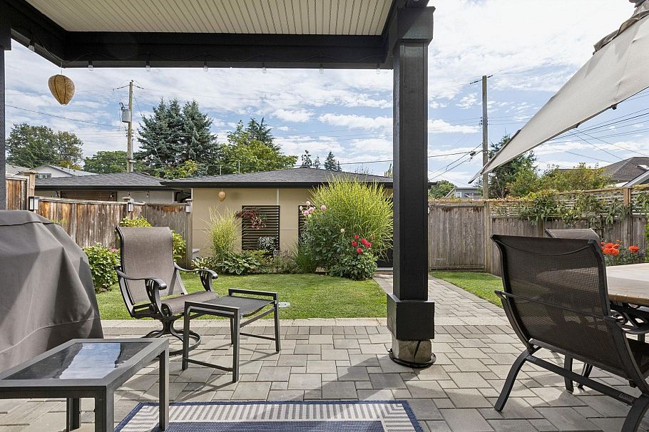 351 W 21st Street North Vancouver, BC - 36