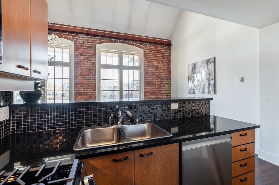207 1811 W 16th Avenue Vancouver, BC - 9