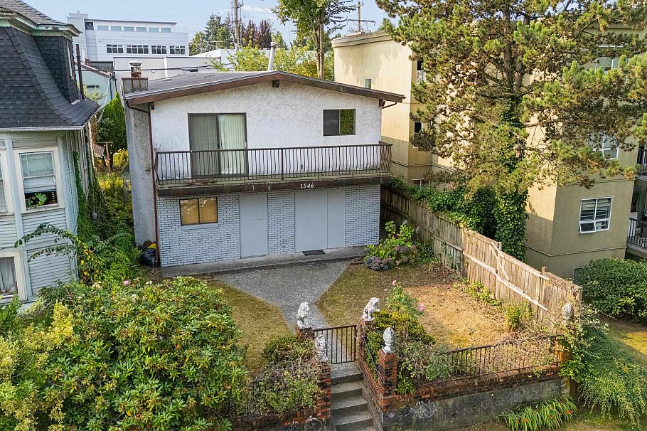 1546 Adanac Street Vancouver, BC - 3