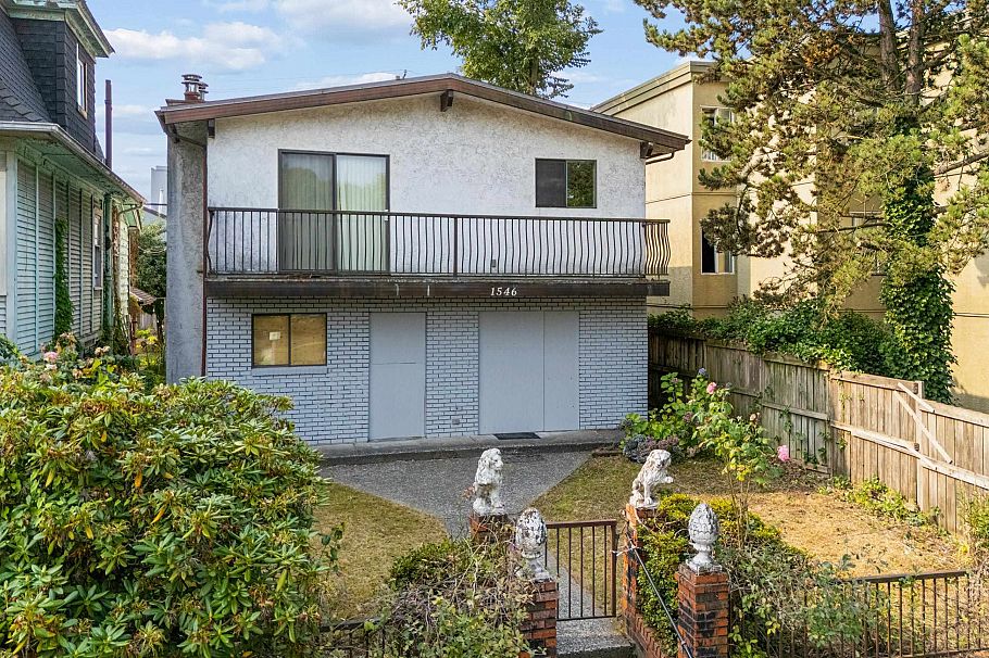 1546 Adanac Street Vancouver, BC - 2