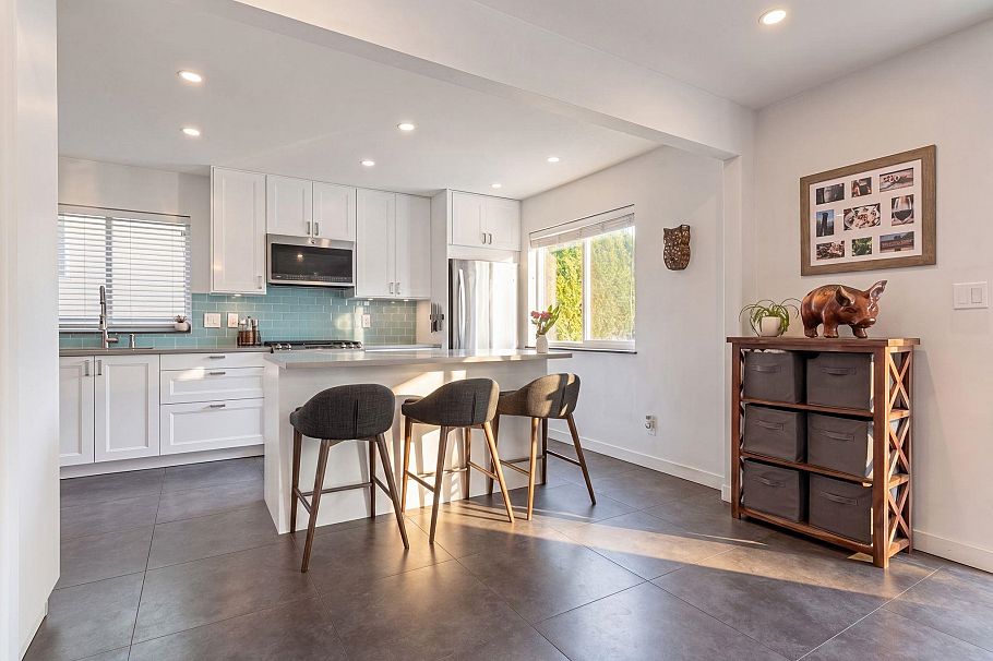 2950 W 15th Avenue Vancouver, BC - 11